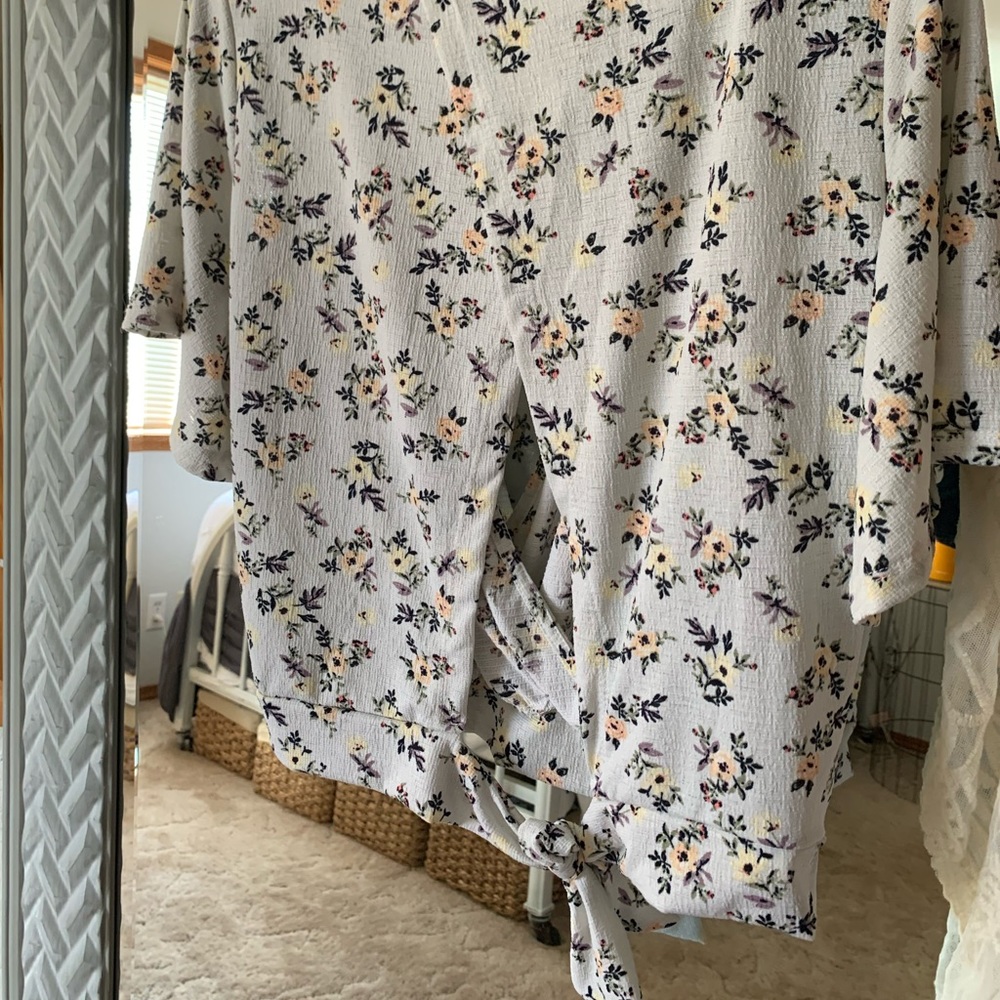 Wrap top - Picture 2 of 3